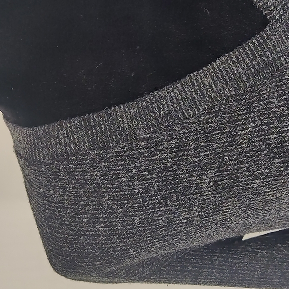 Zara Basic Ribbed V-Neck Sweater - Picture 5 of 9